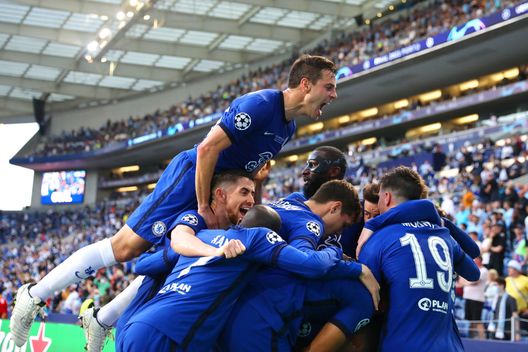 PORTO, PORTUGAL - MAY 29: Kai Havertz of Chelsea (hidden) celebrates with team mates after scoring their side's first goal during the UEFA Champions League Final between Manchester City and Chelsea FC at Estadio do Dragao on May 29, 2021 in Porto, Portugal. (Photo by Jose Coelho - Pool/Getty Images) PORTO, PORTUGAL - MAY 29: Kai Havertz of Chelsea (hidden) celebrates with team mates after scoring their side's first goal during the UEFA Champions League Final between Manchester City and Chelsea FC at Estadio do Dragao on May 29, 2021 in Porto, Portugal. (Photo by Jose Coelho - Pool/Getty Images)