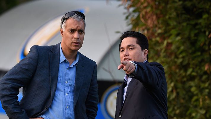 COMO, ITALY - SEPTEMBER 26:  President Erick Thohir (R) and CEO Michael Bolingbroke during a FC Internazionale training session at the club's training ground at Appiano Gentile on September 26, 2015 in Como, Italy.  (Photo by Claudio Villa - Inter/Inter via Getty Images) 