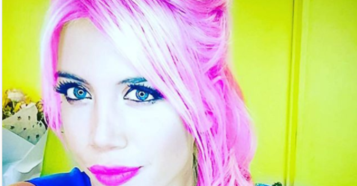 “Pink day”, ecco il nuovo look di Wanda Nara: décolleté in vista e ...