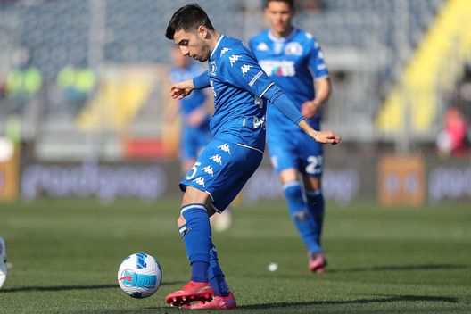 EMPOLI, ITALY - MARCH 20: Fabiano Parisi of Empoli FC in action during the Serie A match between Empoli FC and Hellas Verona FC at Stadio Carlo Castellani on March 20, 2022 in Empoli, Italy. (Photo by Gabriele Maltinti/Getty Images) Serie A, tanti under 23 in campo, ma pochissimi italiani: nessuno sul podio- immagine 2