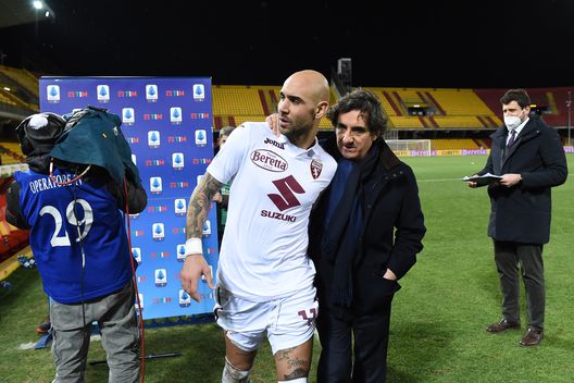 BENEVENTO, ITALY - JANUARY 22: Simone Zaza of Torino and Urbano Cairo, president of Torino FC after the Serie A match between Benevento Calcio and Torino FC at Stadio Ciro Vigorito on January 22, 2021 in Benevento, Italy. (Photo by Francesco Pecoraro/Getty Images) 