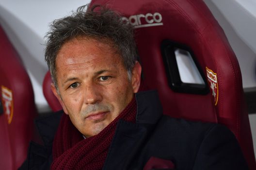 TURIN, ITALY - DECEMBER 02: Torino FC head coach Sinisa Mihajlovic looks on during the Serie A match between Torino FC and Atalanta BC at Stadio Olimpico di Torino on December 2, 2017 in Turin, Italy. (Photo by Valerio Pennicino/Getty Images) TURIN, ITALY - DECEMBER 02: Torino FC head coach Sinisa Mihajlovic looks on during the Serie A match between Torino FC and Atalanta BC at Stadio Olimpico di Torino on December 2, 2017 in Turin, Italy. (Photo by Valerio Pennicino/Getty Images)