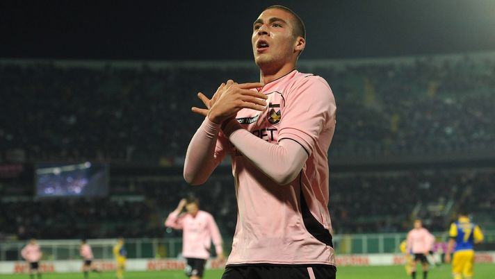 PALERMO, ITALY - DECEMBER 11:  Pajtim Kasami of Palermo celebrates after scoring his team's third goal (3:1) during the Serie A match between Palermo and Parma at Stadio Renzo Barbera on December 11, 2010 in Palermo, Italy.  (Photo by Tullio M. Puglia/Getty Images)  Olympiakos, ufficiale: l’ex Palermo Kasami è un nuovo giocatore dei greci. I dettagli - immagine 1