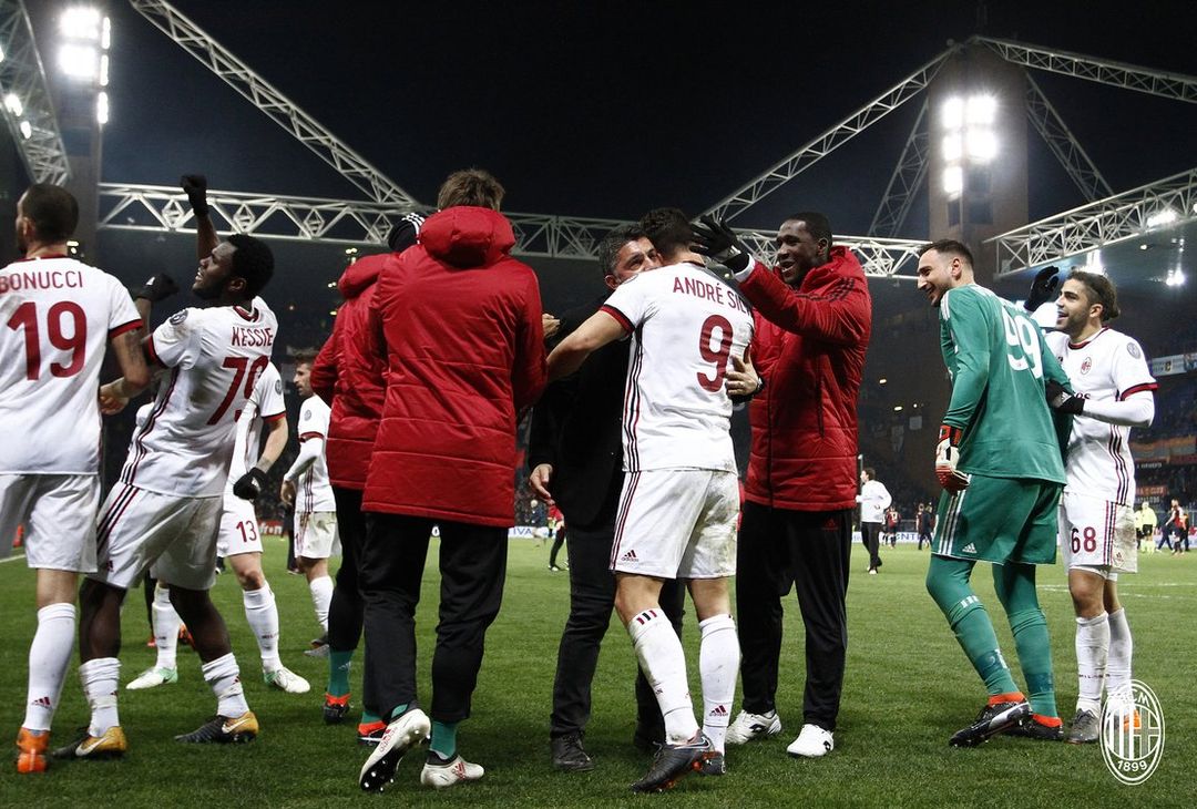  André Silva festeggiato in  Genoa-Milan, @acmilan 