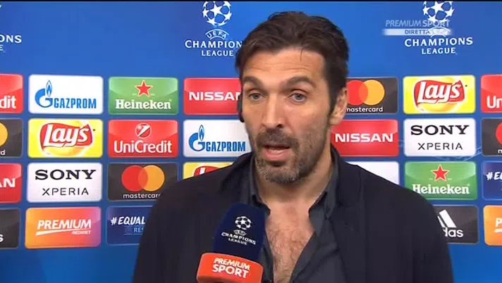 Buffon: &#8220;L&#8217;arbitro ha un bidone dell&#8217;immondizia al posto del cuore. Non ha personalità&#8221;
