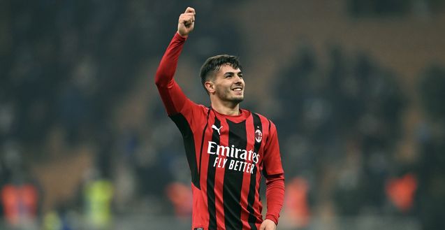 Brahim Díaz (attaccante AC Milan) esulta per il successo nel derby Inter-Milan 1-2 (Serie A 2021-2022) | News (Getty Images) Brahim Díaz AC Milan