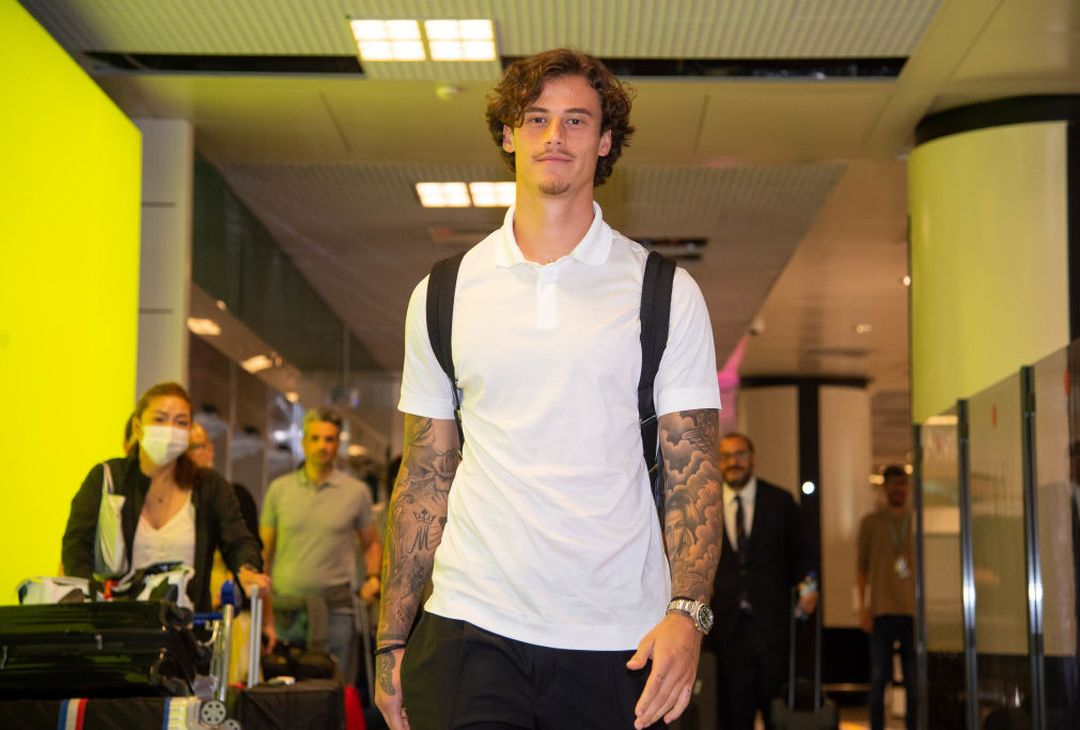 Ecco Svilar: gli scatti tra arrivo, firma e nuova maglia a Trigoria – FOTO GALLERY - immagine 39