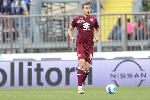 EMPOLI, ITALY - MAY 01: Alessandro Buongiorno of Torino FC in action during the Serie A match between Empoli FC and Torino FC at Stadio Carlo Castellani on May 1, 2022 in Empoli, Italy. (Photo by Gabriele Maltinti/Getty Images) Torino, stagione finita per Buongiorno: ma resta al centro del progetto di Juric- immagine 2