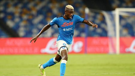 NAPLES, ITALY - SEPTEMBER 26: Visctor Osimhen of SSC Napoli during the Serie A match between SSC Napoli and Cagliari Calcio at Stadio Diego Armando Maradona on September 26, 2021 in Naples, Italy. (Photo by Francesco Pecoraro/Getty Images)