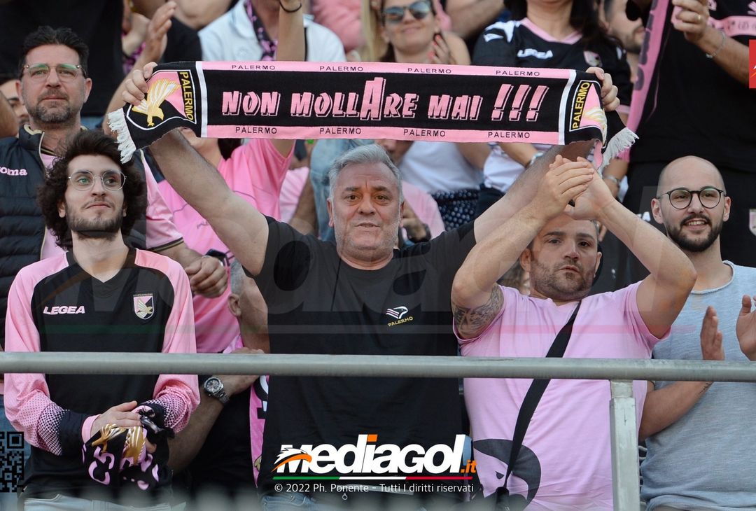 Fototifo, i tifosi allo stadio per Palermo-Feralpisaló 1-0 (gallery) - immagine 62