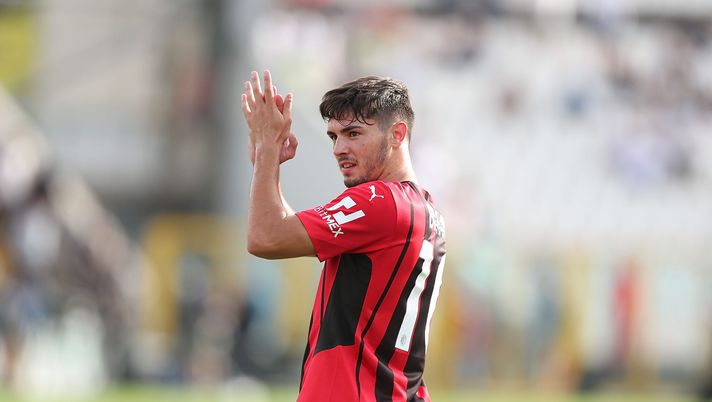LA SPEZIA, ITALY - SEPTEMBER 25: Brahim Diaz of AC Milan celebrates the victory after the Serie A match between Spezia Calcio and AC Milan at Stadio Alberto Picco on September 25, 2021 in La Spezia, Italy. (Photo by Gabriele Maltinti/Getty Images) Dopo Theo negativo anche Brahim Diaz: rossoneri con vista sul derby milanese - immagine 1