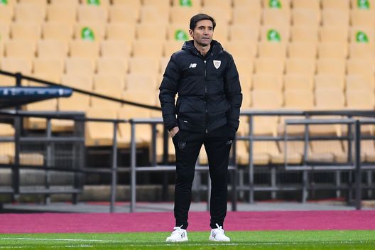 SEVILLE, SPAIN - JANUARY 17: Head coach Marcelino Garcia Toral of Athletic Club looks on during the Supercopa de Espana Final match between FC Barcelona and Athletic Club at Estadio de La Cartuja on January 17, 2021 in Seville, Spain. Sporting stadiums around Spain remain under strict restrictions due to the Coronavirus Pandemic as Government social distancing laws prohibit fans inside venues resulting in games being played behind closed doors. (Photo by David Ramos/Getty Images) 