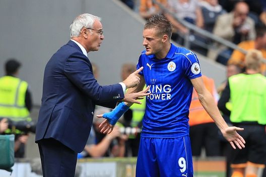 Leicester City's Italian manager Claudio Ranieri (L) gestures as he talks with Leicester City's English striker Jamie Vardy (R) on the touchline during the English Premier League football match between Hull City and Leicester City at the KCOM Stadium in Kingston upon Hull, north east England on August 13, 2016. / AFP / Lindsey PARNABY / RESTRICTED TO EDITORIAL USE. No use with unauthorized audio, video, data, fixture lists, club/league logos or 'live' services. Online in-match use limited to 75 images, no video emulation. No use in betting, games or single club/league/player publications. / (Photo credit should read LINDSEY PARNABY/AFP/Getty Images) Leicester City's Italian manager Claudio Ranieri (L) gestures as he talks with Leicester City's English striker Jamie Vardy (R) on the touchline during the English Premier League football match between Hull City and Leicester City at the KCOM Stadium in Kingston upon Hull, north east England on August 13, 2016. / AFP / Lindsey PARNABY / RESTRICTED TO EDITORIAL USE. No use with unauthorized audio, video, data, fixture lists, club/league logos or 'live' services. Online in-match use limited to 75 images, no video emulation. No use in betting, games or single club/league/player publications. / (Photo credit should read LINDSEY PARNABY/AFP/Getty Images)