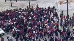 VIDEO – “Fiorentina vaffa…”, i tifosi del Basilea sfilano per Firenze