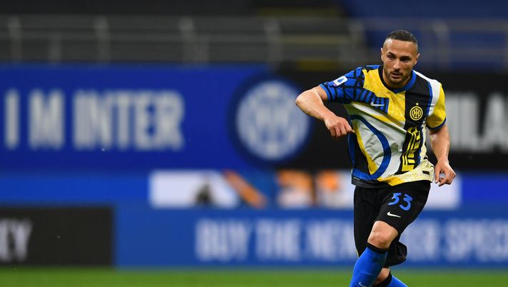 MILAN, ITALY - MAY 12: Danilo D'Ambrosio of FC Internazionale in action during the Serie A match between FC Internazionale and AS Roma at Stadio Giuseppe Meazza on May 12, 2021 in Milan, Italy. Sporting stadiums around Italy remain under strict restrictions due to the Coronavirus Pandemic as Government social distancing laws prohibit fans inside venues resulting in games being played behind closed doors. (Photo by Claudio Villa - Inter/Inter via Getty Images) MILAN, ITALY - MAY 12: Danilo D'Ambrosio of FC Internazionale in action during the Serie A match between FC Internazionale and AS Roma at Stadio Giuseppe Meazza on May 12, 2021 in Milan, Italy. Sporting stadiums around Italy remain under strict restrictions due to the Coronavirus Pandemic as Government social distancing laws prohibit fans inside venues resulting in games being played behind closed doors. (Photo by Claudio Villa - Inter/Inter via Getty Images)