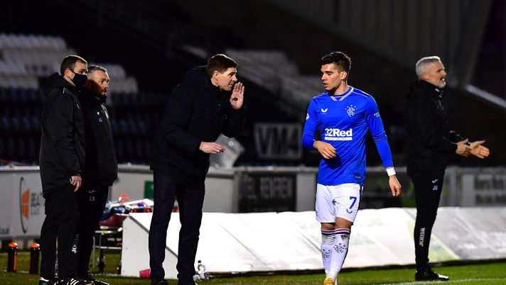 PAISLEY, SCOTLAND - DECEMBER 30: Steven Gerrard, Manager of Rangers issues instructions to Ianis Hagi during the Ladbrokes Scottish Premiership match between St.Mirren and Rangers at The Simple Digital Arena on December 30, 2020 in Paisley, Scotland. The match will be played without fans, behind closed doors as a Covid-19 precaution. (Photo by Mark Runnacles/Getty Images) PAISLEY, SCOTLAND - DECEMBER 30: Steven Gerrard, Manager of Rangers issues instructions to Ianis Hagi during the Ladbrokes Scottish Premiership match between St.Mirren and Rangers at The Simple Digital Arena on December 30, 2020 in Paisley, Scotland. The match will be played without fans, behind closed doors as a Covid-19 precaution. (Photo by Mark Runnacles/Getty Images)