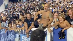Spal, Tacopina show: va sotto la curva e scambia maglia con ultrà (video)
