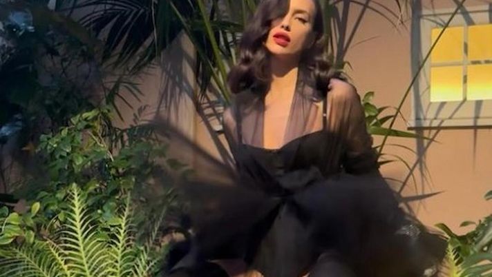 Irina Shayk: trasparenze e reggi calze in evidenza sul red carpet degli Oscar - immagine 1