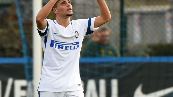 MILAN, ITALY - NOVEMBER 13:  Davide Merola  celebrates his first goal during the match between FC Internazionale U17 and AC Milan U17  at Centro Sportivo Interello Giacinto Facchetti on November 13, 2016 in Milan, Italy.  (Photo by Pier Marco Tacca - Inter/Inter via Getty Images) 