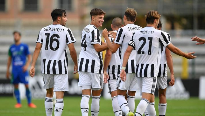 ALESSANDRIA, ITALY - SEPTEMBER 15: Mattia Compagnon (C) of Juventus U23 celebrates a goal with team mates during the Serie C match between Juventus U23 and Feralpi Salo at Stadio Giuseppe Moccagatta on September 12, 2021 in Alessandria, Italy. (Photo by Valerio Pennicino - Juventus FC/Juventus FC via Getty Images) Padova, il prossimo avversario: la scheda sulla Juventus U23 di Zauli - immagine 1