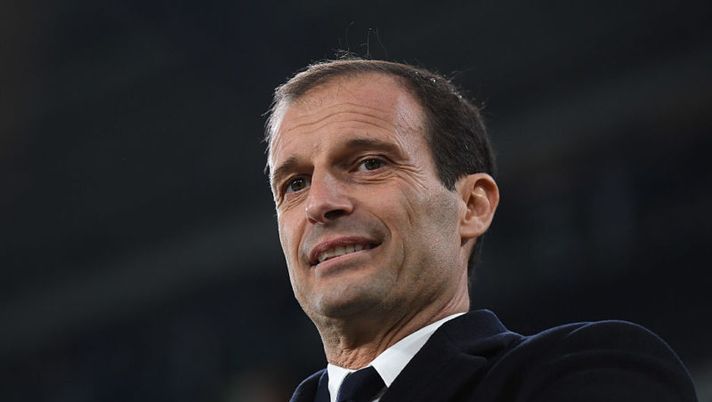TURIN, ITALY - DECEMBER 17: Juventus FC head coach Massimiliano Allegri looks on during the Serie A match between Juventus FC and AS Roma at Juventus Stadium on December 17, 2016 in Turin, Italy. (Photo by Valerio Pennicino/Getty Images) Allegri: “Higuain può essere out a Napoli! Khedira e Alex fuori forma, Dybala…” - immagine 1