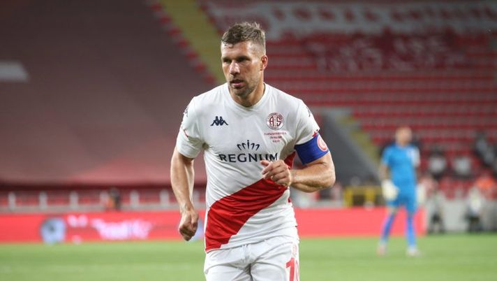 “Podolski, un marchio, un eroe”: è il dossier che ha convinto i messicani del Querétaro “Podolski, un marchio, un eroe”: è il dossier che ha convinto i messicani del Querétaro