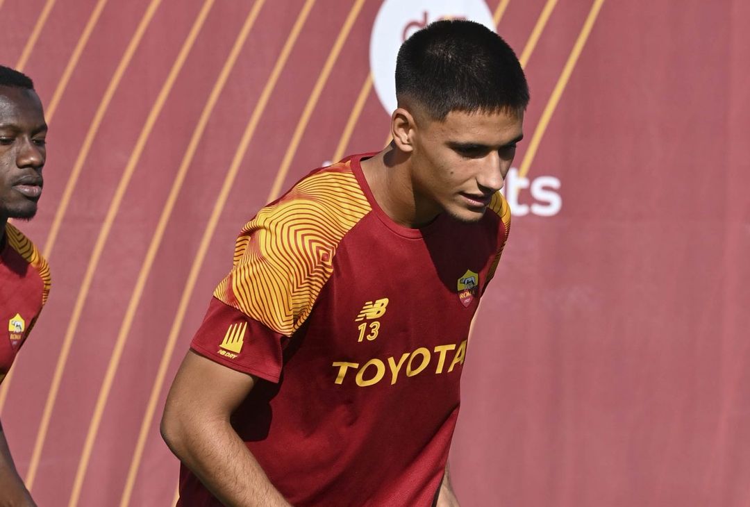 Trigoria, ripresa in vista del Betis: Karsdorp con il gruppo – FOTO GALLERY - immagine 16