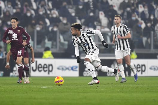 TURIN, ITALY - FEBRUARY 18: Weston McKennie of Juventus runs with the ball during the Serie A match between Juventus and Torino FC at Allianz Stadium on February 18, 2022 in Turin, Italy. (Photo by Filippo Alfero - Juventus FC/Juventus FC via Getty Images) Juventus, il centrocampo è in difficoltà: il Torino deve vincere molti duelli- immagine 3