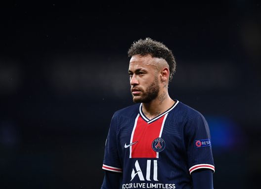 MANCHESTER, ENGLAND - MAY 04: Neymar of Paris Saint-Germain looks on during the UEFA Champions League Semi Final Second Leg match between Manchester City and Paris Saint-Germain at Etihad Stadium on May 04, 2021 in Manchester, England. Sporting stadiums around the UK remain under strict restrictions due to the Coronavirus Pandemic as Government social distancing laws prohibit fans inside venues resulting in games being played behind closed doors. (Photo by Laurence Griffiths/Getty Images) MANCHESTER, ENGLAND - MAY 04: Neymar of Paris Saint-Germain looks on during the UEFA Champions League Semi Final Second Leg match between Manchester City and Paris Saint-Germain at Etihad Stadium on May 04, 2021 in Manchester, England. Sporting stadiums around the UK remain under strict restrictions due to the Coronavirus Pandemic as Government social distancing laws prohibit fans inside venues resulting in games being played behind closed doors. (Photo by Laurence Griffiths/Getty Images)