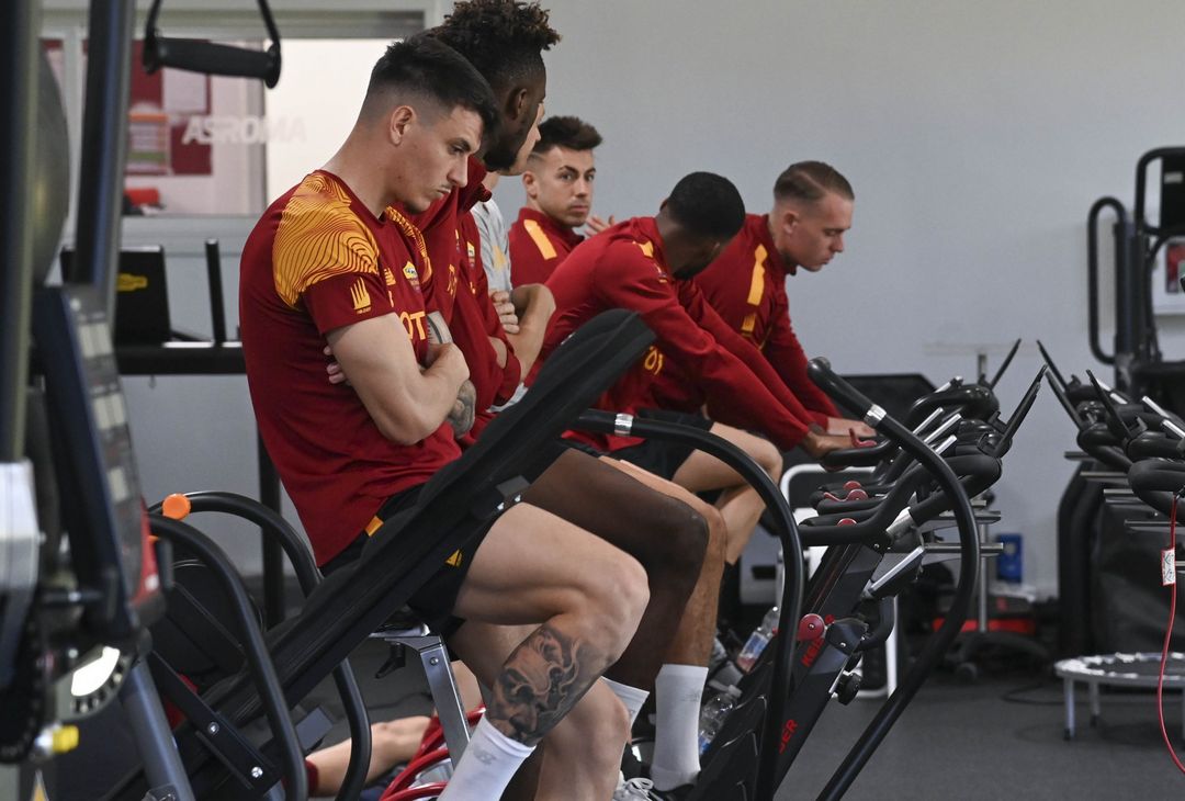 Roma, ripresi gli allenamenti: facce tristi dopo la sconfitta – FOTO GALLERY - immagine 17