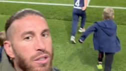 Sergio Ramos tenero papà: la corsa dei figli al Parco dei Principi (VIDEO)