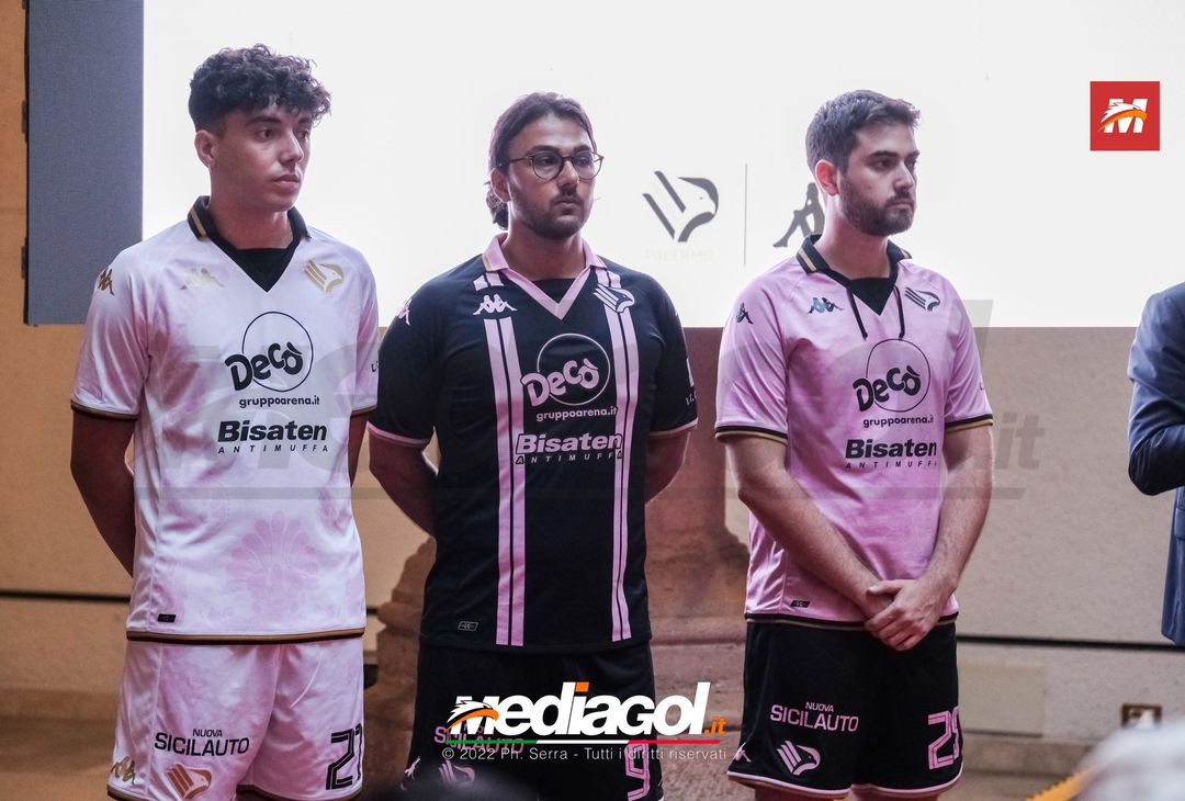 FOTO PALERMO, presentazione nuove maglie gara Palermo 2022/2023 (Gallery) - immagine 44