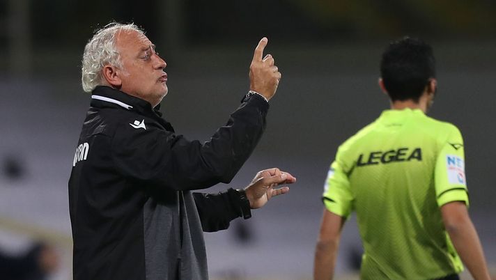 FLORENCE, ITALY - OCTOBER 28: Andrea Mandorlini manager of Calcio Padova gestures during the Coppa Italia match between ACF Fiorentina and Calcio Padova at Artemio Franchi on October 28, 2020 in Florence, Italy. (Photo by Gabriele Maltinti/Getty Images) FLORENCE, ITALY - OCTOBER 28: Andrea Mandorlini manager of Calcio Padova gestures during the Coppa Italia match between ACF Fiorentina and Calcio Padova at Artemio Franchi on October 28, 2020 in Florence, Italy. (Photo by Gabriele Maltinti/Getty Images)