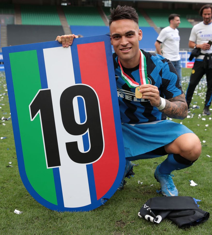 MILAN, ITALY - MAY 23: Lautaro Martinez of FC Internazionale celebrates victory of the Serie A Championship at the end of the Serie A match between FC Internazionale Milano and Udinese Calcio at Stadio Giuseppe Meazza on May 23, 2021 in Milan, Italy. Sporting stadiums around Italy remain under strict restrictions due to the Coronavirus Pandemic as Government social distancing laws prohibit fans inside venues resulting in games being played behind closed doors (Photo by Emilio Andreoli - Inter/Inter via Getty Images) 