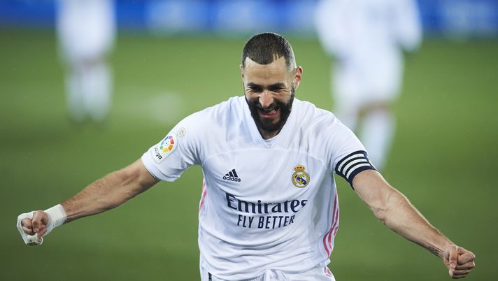 VITORIA-GASTEIZ, SPAIN - JANUARY 23: Karim Benzema of Real Madrid celebrates after scoring his team's second goal during the La Liga Santander match between Deportivo Alavés and Real Madrid at Estadio de Mendizorroza on January 23, 2021 in Vitoria-Gasteiz, Spain. (Photo by Juan Manuel Serrano Arce/Getty Images) VITORIA-GASTEIZ, SPAIN - JANUARY 23: Karim Benzema of Real Madrid celebrates after scoring his team's second goal during the La Liga Santander match between Deportivo Alavés and Real Madrid at Estadio de Mendizorroza on January 23, 2021 in Vitoria-Gasteiz, Spain. (Photo by Juan Manuel Serrano Arce/Getty Images)