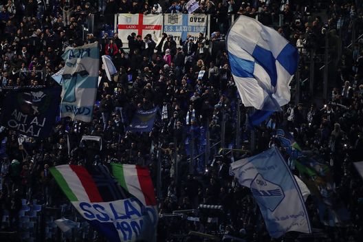 UFFICIALE – Il lancio dei petardi e i cori contro Napoli costano 15mila euro di multa alla Lazio- immagine 2