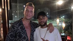 Psg, Icardi-day e Maxi Lopez scrive a “mio fratello” Neymar. Immediato like di Perisic