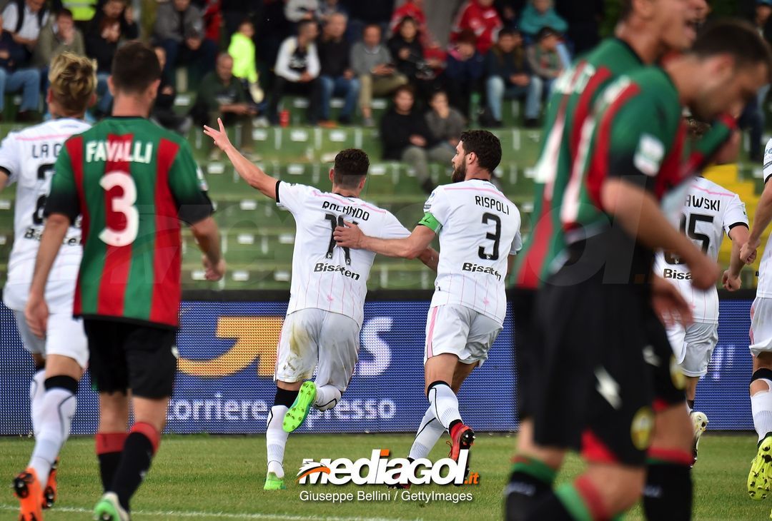  TERNI, ITALY - MAY 05:  Gabriele Rolando of US Città di Palermo celebrates after scoring goal 0-3 during the serie B match between Ternana Calcio and US Citta di Palermo at Stadio Libero Liberati on May 5, 2018 in Terni, Italy.  (Photo by Giuseppe Bellini/Getty Images) 