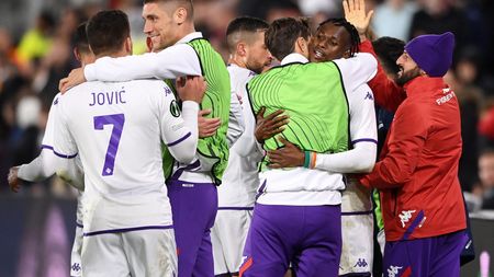 EDINBURGH, SCOTLAND - OCTOBER 06: Cristian Kouame of ACF Fiorentina celebrates with teammates after scoring their team's second goal during the UEFA Europa Conference League group A match between Heart of Midlothian and ACF Fiorentina at Tynecastle Park on October 06, 2022 in Edinburgh, Scotland. (Photo by Stu Forster/Getty Images)