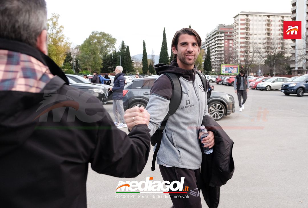 FOTO PALERMO: il Palermo si raduna al parcheggio dell’Ippodromo (GALLERY) - immagine 24