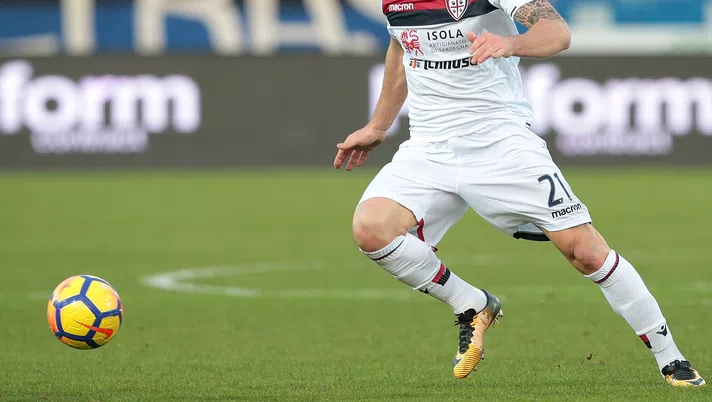 BERGAMO, ITALY - DECEMBER 30:  Artur Ionita of Cagliari Calcio in action during the serie A match between Atalanta BC and Cagliari Calcio at Stadio Atleti Azzurri d'Italia on December 30, 2017 in Bergamo, Italy.  (Photo by Emilio Andreoli/Getty Images)