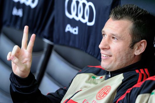 Antonio Cassano con la divisa del Milan Antonio Cassano con la divisa del Milan