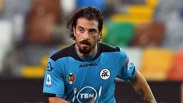 UDINE, ITALY - SEPTEMBER 30: Daniele Verde of Spezia Calcio in action during the Serie A match between Udinese Calcio and Spezia Calcio at Dacia Arena on September 30, 2020 in Udine, Italy. (Photo by Alessandro Sabattini/Getty Images) Cinque titolari a basso costo: ecco gli attaccanti per gli ultimi slot al fantacalcio - immagine 1
