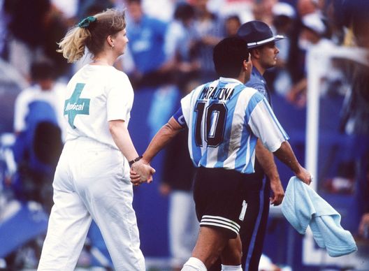 (Photo by Michael Kunkel/Bongarts/Getty Images) Balbo: “Usa 94? Con Maradona un teatrino, mai vista un’infermiera cercare un calciatore in campo” - immagine 1
