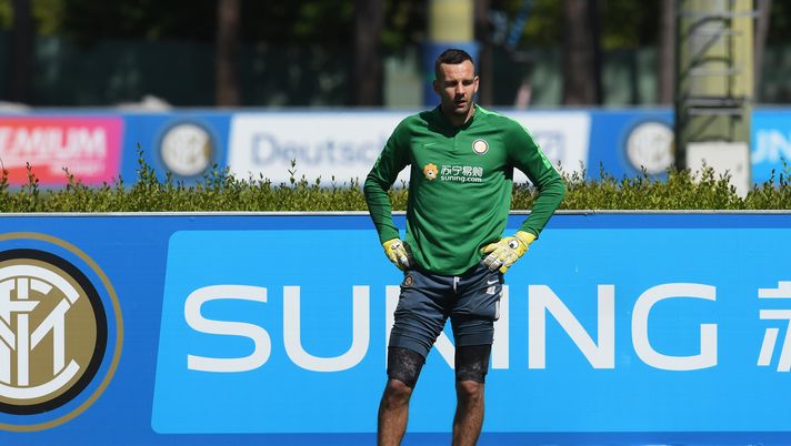 COMO, ITALY - MAY 09: Samir Handanovic of FC Internazionale looks on during FC Internazionale training session at Suning Training Center at Appiano Gentile on May 09, 2017 in Como, Italy. (Photo by Claudio Villa - Inter/Inter via Getty Images) COMO, ITALY - MAY 09: Samir Handanovic of FC Internazionale looks on during FC Internazionale training session at Suning Training Center at Appiano Gentile on May 09, 2017 in Como, Italy. (Photo by Claudio Villa - Inter/Inter via Getty Images)