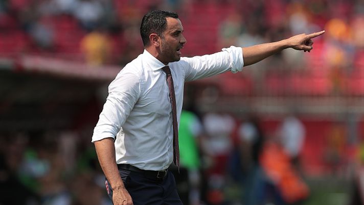 MONZA, ITALY - MAY 28: AC Monza head coach Raffaele Palladino issues instructions to his players during the Serie A match between AC Monza and US Lecce at Stadio Brianteo on May 28, 2023 in Monza, Italy. (Photo by Emilio Andreoli/Getty Images) Monza, Palladino: “Peccato per Gytkjaer, non se lo meritava…” - immagine 1