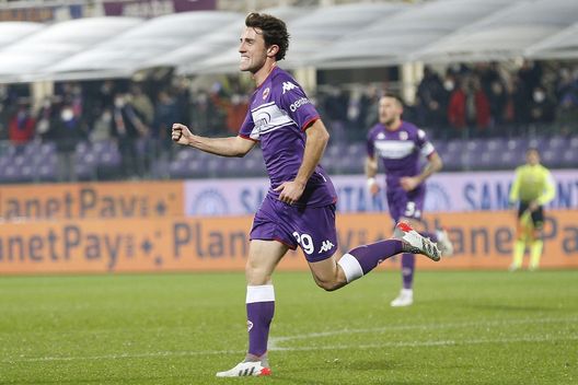 FLORENCE, ITALY - JANUARY 17: Alvaro Odriozola of ACF Fiorentina celebrates after scoring a goal during the Serie A match between ACF Fiorentina and Genoa CFC at Stadio Artemio Franchi on January 17, 2022 in Florence, Italy. (Photo by Gabriele Maltinti/Getty Images) Odriozola: la Fiorentina punta sul rinnovo del prestito- immagine 2