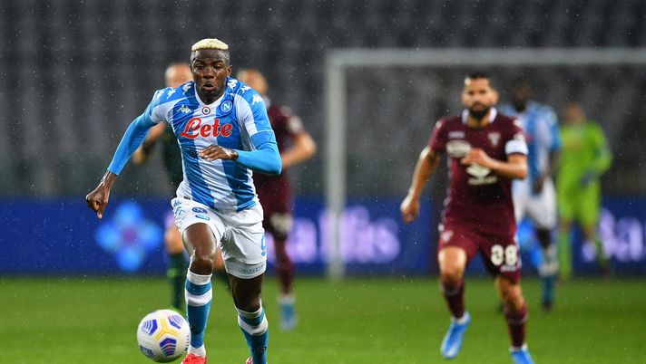 TURIN, ITALY - APRIL 26: Victor Osimhen of Napoli runs with the ball during the Serie A match between Torino FC and SSC Napoli at Stadio Olimpico di Torino on April 26, 2021 in Turin, Italy. Sporting stadiums around Italy remain under strict restrictions due to the Coronavirus Pandemic as Government social distancing laws prohibit fans inside venues resulting in games being played behind closed doors. (Photo by Valerio Pennicino/Getty Images) Toro, con il Napoli attenzione agli schemi su palla inattiva. E su Osimhen… - immagine 1