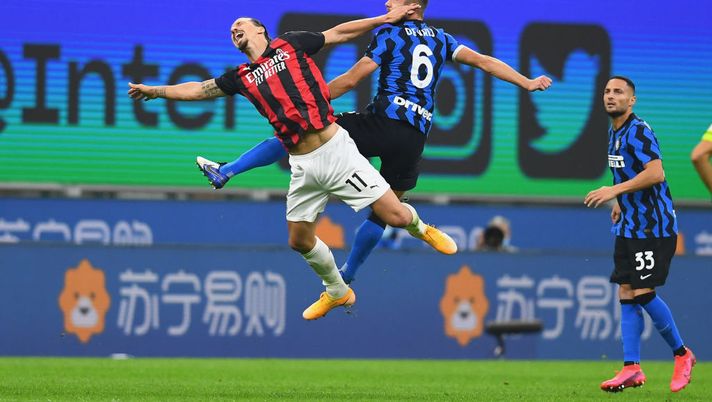 MILAN, ITALY - OCTOBER 17: Stefan de Vrij of FC Internazionale competes for the ball with Zlatan Ibrahimovic of AC Milan during the Serie A match between FC Internazionale and AC Milan at Stadio Giuseppe Meazza on October 17, 2020 in Milan, Italy. (Photo by Claudio Villa - Inter/Inter via Getty Images) MILAN, ITALY - OCTOBER 17: Stefan de Vrij of FC Internazionale competes for the ball with Zlatan Ibrahimovic of AC Milan during the Serie A match between FC Internazionale and AC Milan at Stadio Giuseppe Meazza on October 17, 2020 in Milan, Italy. (Photo by Claudio Villa - Inter/Inter via Getty Images)