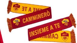 Camminerò insieme a te: Roma, la sciarpa del derby presa d’assalto dai tifosi